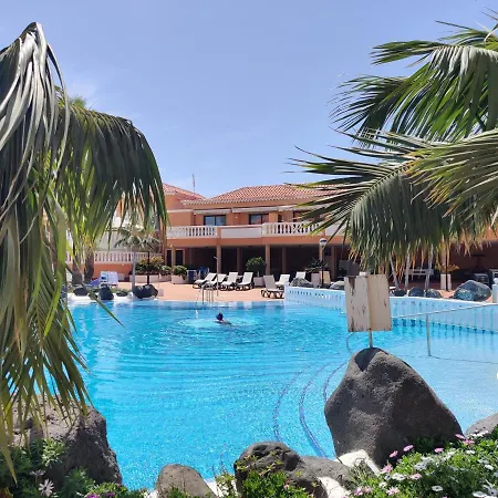 Seafront Royal Garden Mile Apartment *