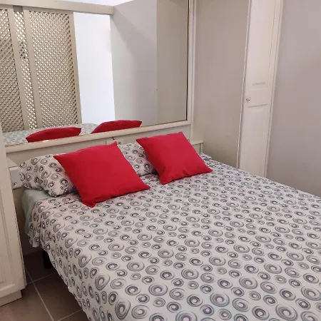 Seafront Royal Garden Mile Apartmán *